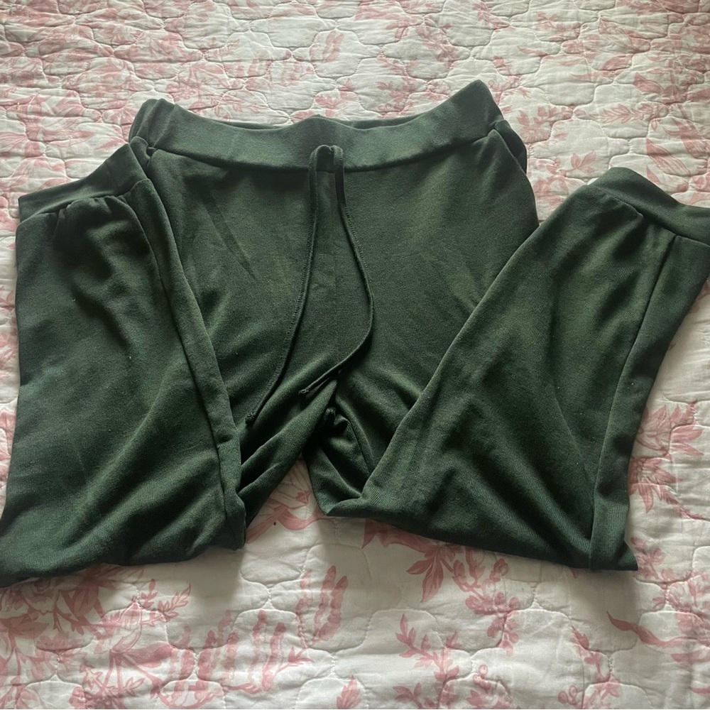 Green Lounge Set - Picture 5 of 5
